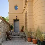 La Maison Particuliere Versailles
